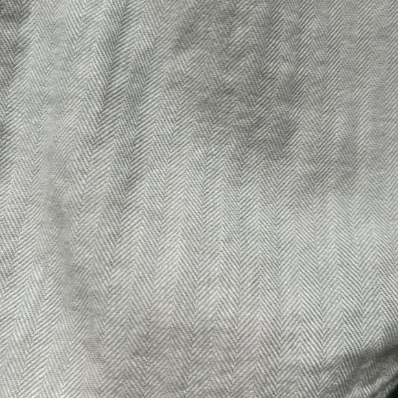 SOLD❗️TNA Relax Light Grey Classic Fit Shirt Size M - Picture 5 of 8